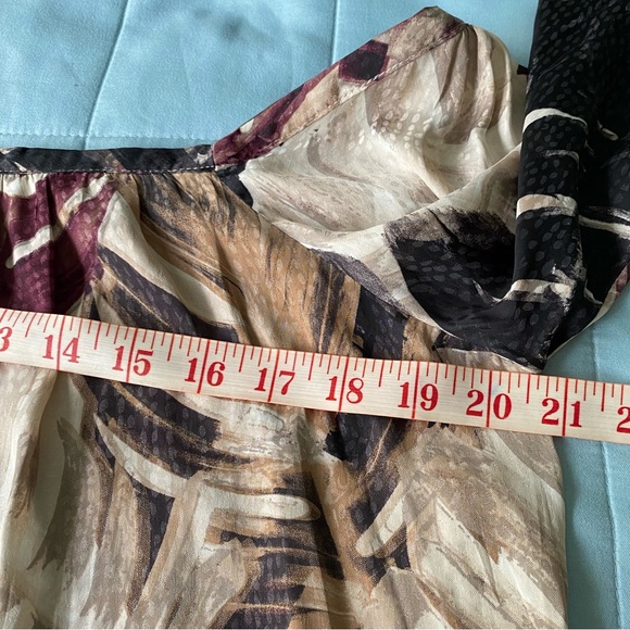 Le Château Printed Blouse - Picture 7 of 8